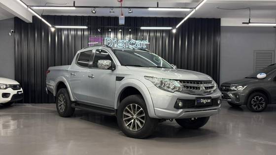 MITSUBISHI L200 TRITON 2.4 16V TURBO DIESEL SPORT HPE-S CD 4P 4X4 AUTOMÁTICO